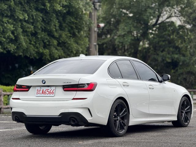 BMW寶馬 330I M SPORT  第3張相片