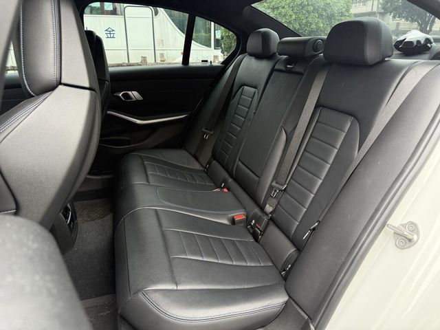 BMW寶馬 330I M SPORT  第6張相片