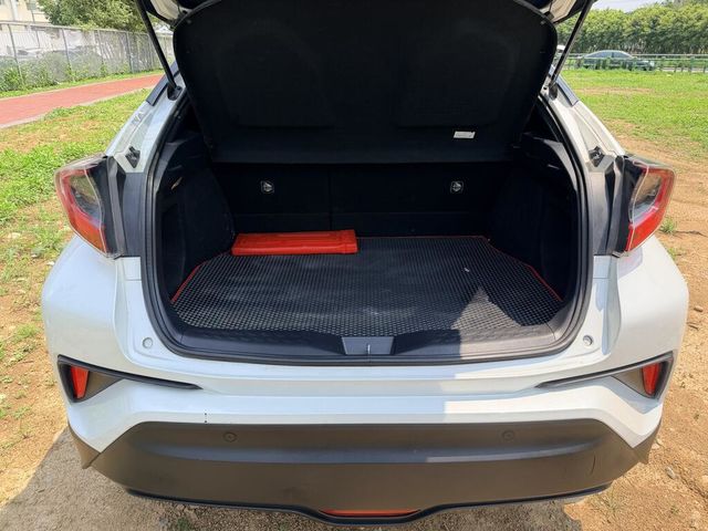 TOYOTA豐田 C-HR  第7張相片