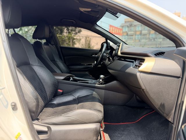 TOYOTA豐田 C-HR  第9張相片
