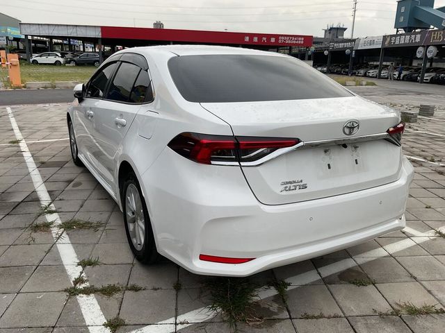 TOYOTA豐田 ALTIS  第2張相片