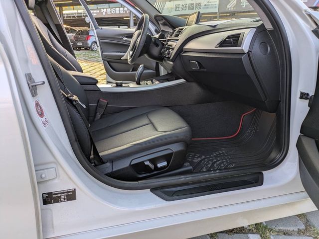 BMW寶馬 118  第12張相片