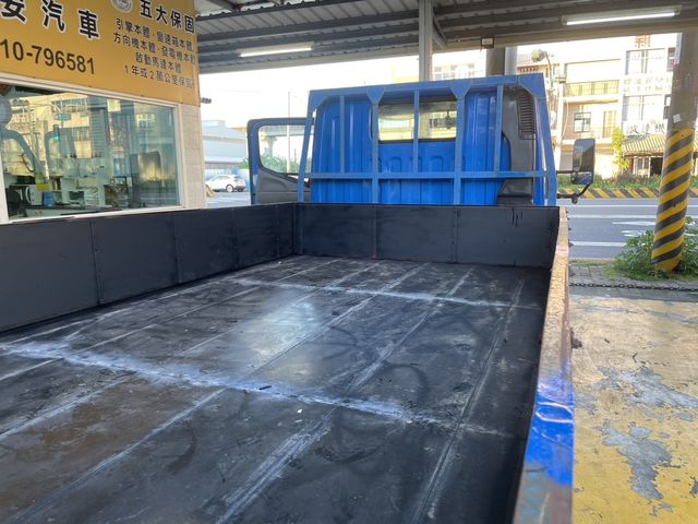 MITSUBISHI三菱 CANTER  第10張相片