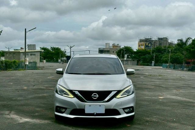 2018年Nissan Sentra 實跑15公里 原鈑件  省油省稅金 代步方便  第2張相片