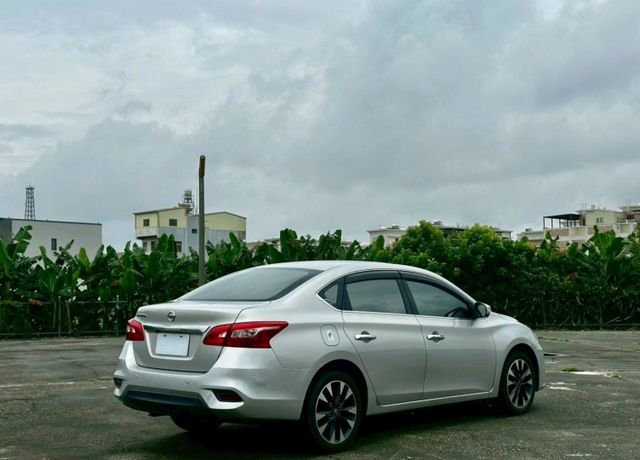 2018年Nissan Sentra 實跑15公里 原鈑件  省油省稅金 代步方便  第4張相片