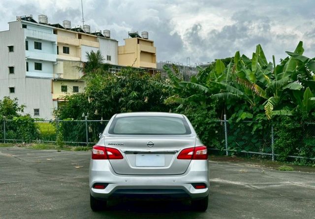 2018年Nissan Sentra 實跑15公里 原鈑件  省油省稅金 代步方便  第5張相片