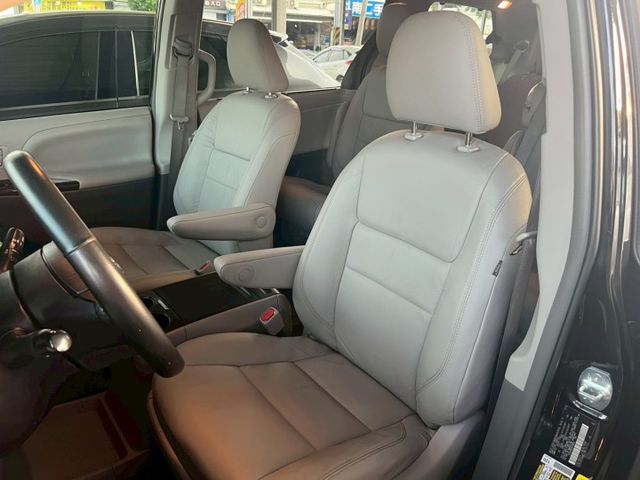 2016 Toyota Sieena 3.5L XLE版本 里程保證  7人座大空間  第7張相片
