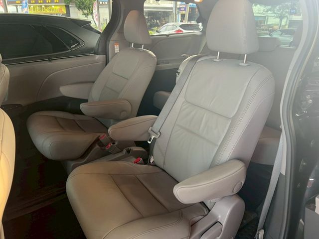 2016 Toyota Sieena 3.5L XLE版本 里程保證  7人座大空間  第8張相片