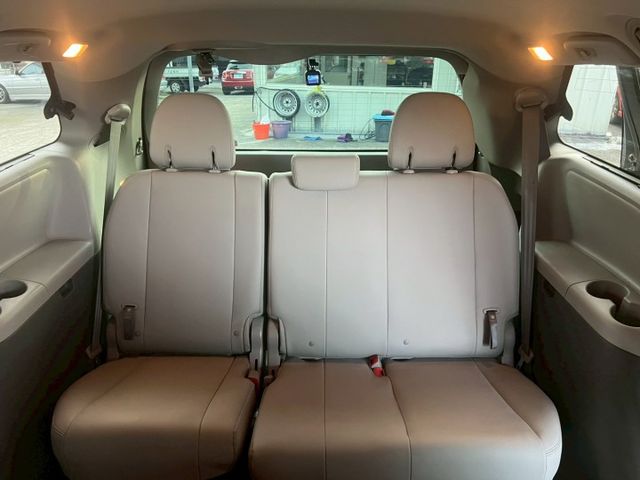 2016 Toyota Sieena 3.5L XLE版本 里程保證  7人座大空間  第9張相片