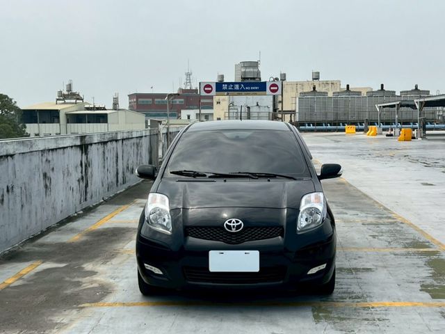 2013 Toyota Yaris 1.5 跑少小鴨 認證車漆面漂亮  第2張相片