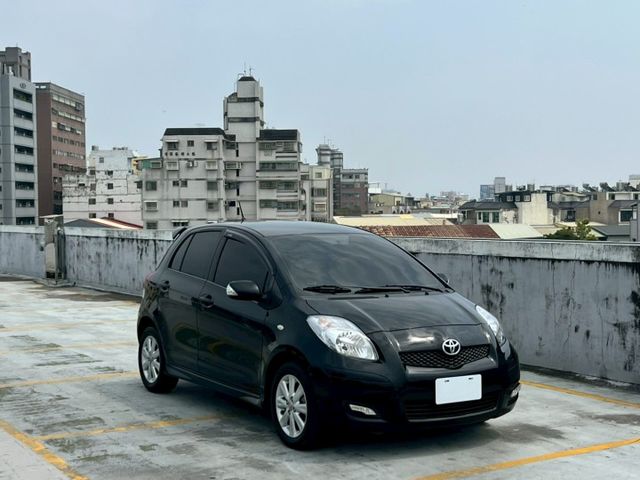 2013 Toyota Yaris 1.5 跑少小鴨 認證車漆面漂亮  第3張相片