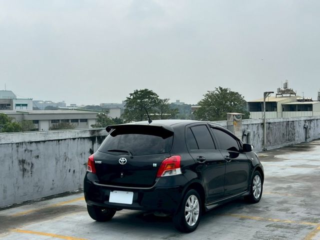 2013 Toyota Yaris 1.5 跑少小鴨 認證車漆面漂亮  第4張相片