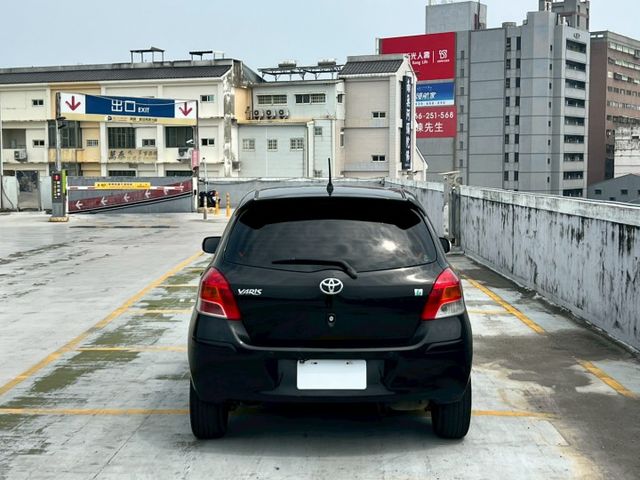 2013 Toyota Yaris 1.5 跑少小鴨 認證車漆面漂亮  第5張相片