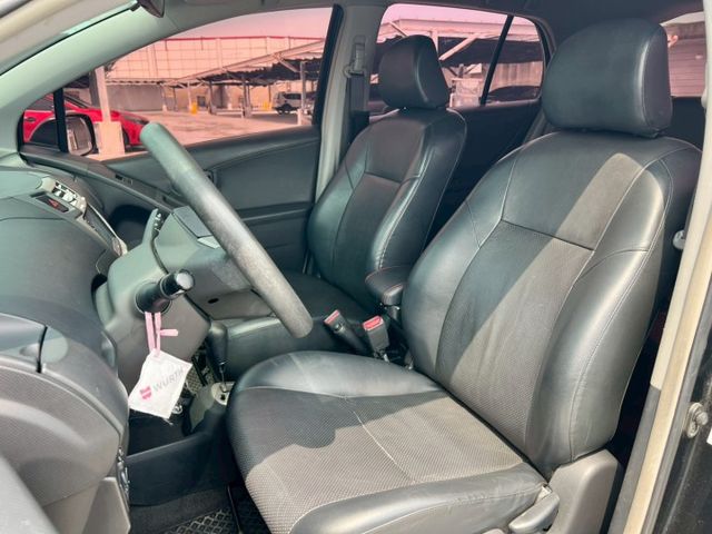 2013 Toyota Yaris 1.5 跑少小鴨 認證車漆面漂亮  第7張相片