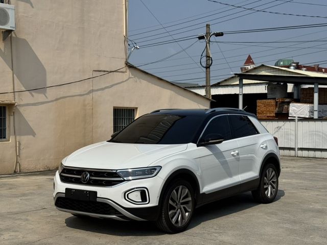 2024 VW T-ROC 280 Tsi 1.5T 原鈑件 配備多 跟新車沒兩樣  第1張相片