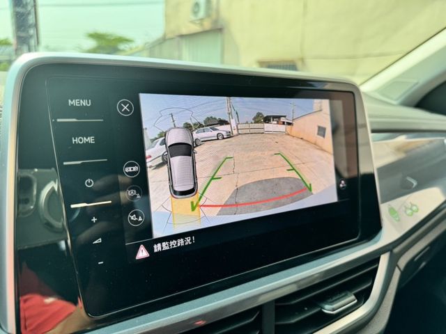 2024 VW T-ROC 280 Tsi 1.5T 原鈑件 配備多 跟新車沒兩樣  第8張相片