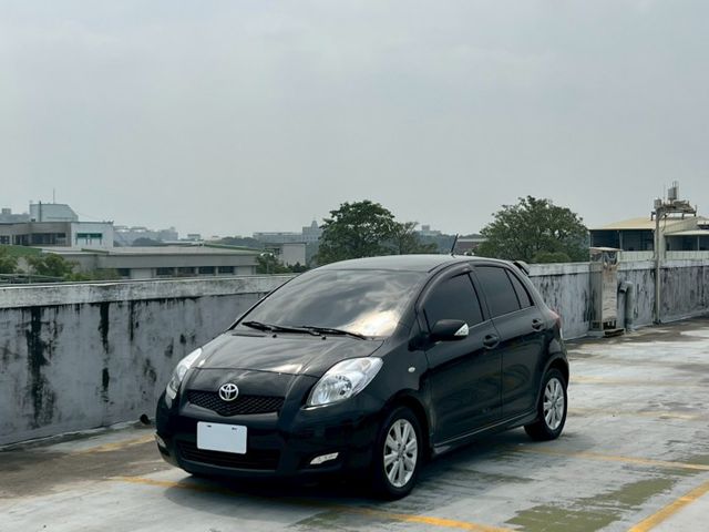 2013 Toyota Yaris 1.5 跑少小鴨 認證車漆面漂亮  第1張相片