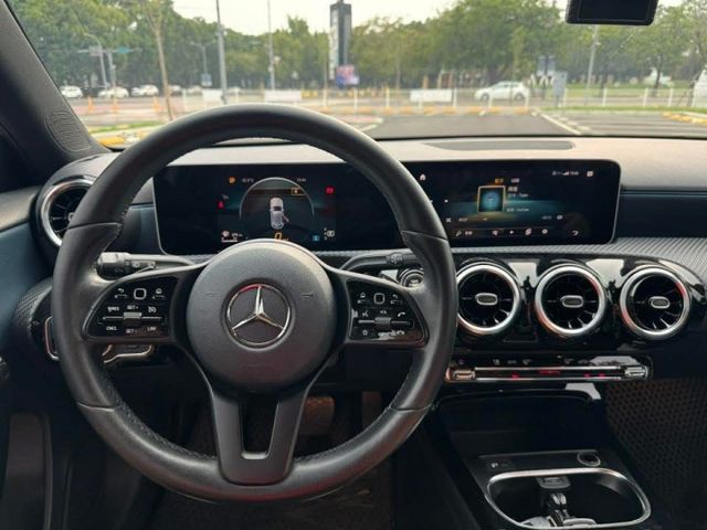 2018年 Mercedes Benz A180 好入手的賓士~  第5張相片