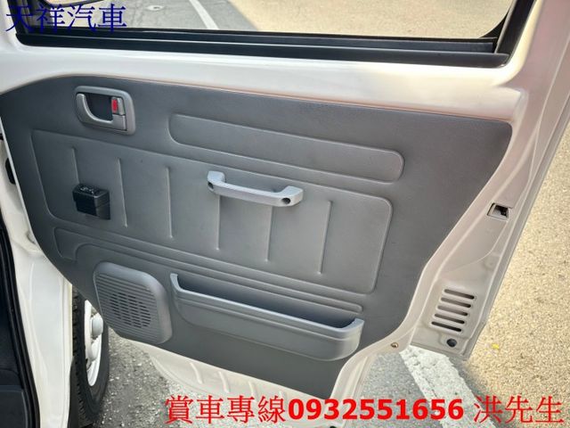 箱型貨車 工作好助手 喜歡電話洽詢天祥汽車 0932-551656。  第16張相片