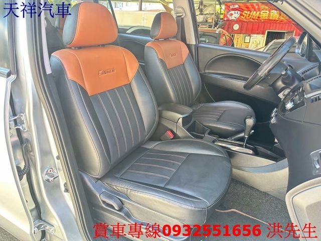 工作車 載人載貨兩用超方便 里程少 車況極佳 喜歡電話洽詢天祥汽車 0932-551656。  第17張相片