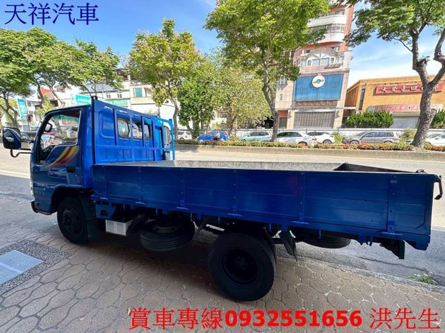 超耐操發財車 一手車只跑9萬多 貨斗10尺半 喜歡電話洽詢天祥汽車 0932-551656。  第9張相片