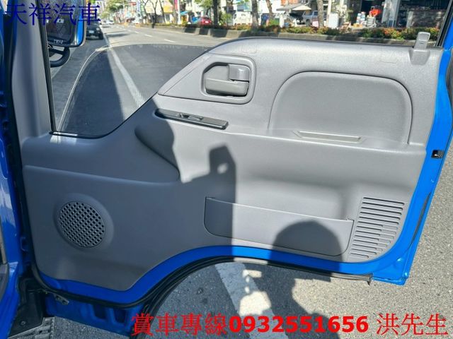 超耐操發財車 一手車只跑9萬多 貨斗10尺半 喜歡電話洽詢天祥汽車 0932-551656。  第13張相片