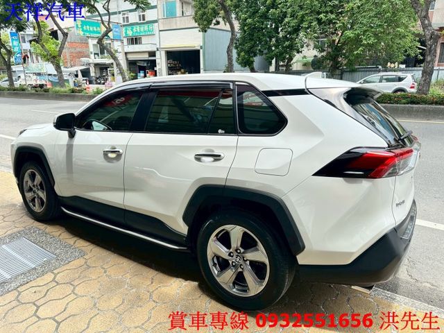 I-KEY 盲點 環景 ACC跟車 車況極佳 喜歡電話洽詢天祥汽車 0932-551656。  第10張相片