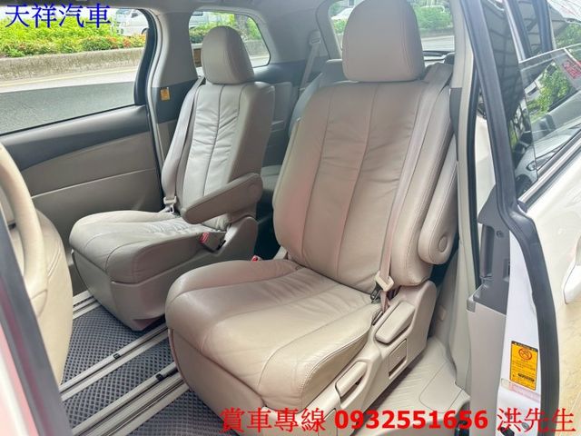 舒適SUV IKEY 摸門 定速 電動滑門 電動尾門 車況極佳 里程少 喜歡電話洽詢天祥汽車 0932-551656。  第10張相片