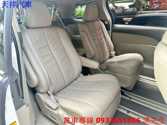 舒適SUV IKEY 摸門 定速 電動滑門 電動尾門 車況極佳 里程少 喜歡電話洽詢天祥汽車 0932-551656。  第19張相片