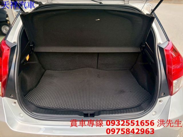 國民小車 陽春版 好開耐用 僅跑8 萬多公里 車況極佳 喜歡電話洽詢天祥汽車 0975-842963。  第14張相片