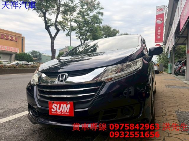 定速 電動椅 電滑門 循跡防滑 恆溫 7人座大空間 喜歡電話洽詢天祥汽車 0975-842963。  第3張相片