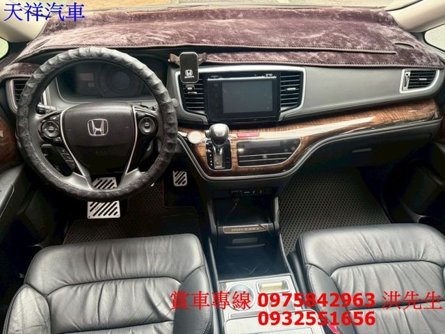 定速 電動椅 電滑門 循跡防滑 恆溫 7人座大空間 喜歡電話洽詢天祥汽車 0975-842963。  第4張相片