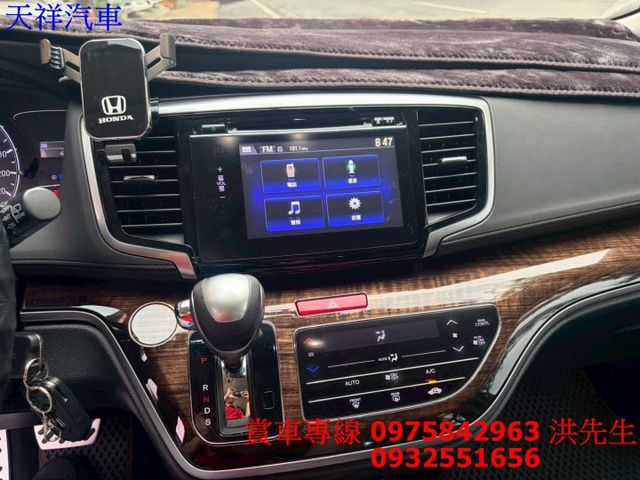 定速 電動椅 電滑門 循跡防滑 恆溫 7人座大空間 喜歡電話洽詢天祥汽車 0975-842963。  第7張相片