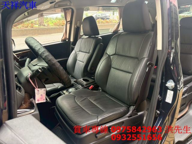定速 電動椅 電滑門 循跡防滑 恆溫 7人座大空間 喜歡電話洽詢天祥汽車 0975-842963。  第9張相片