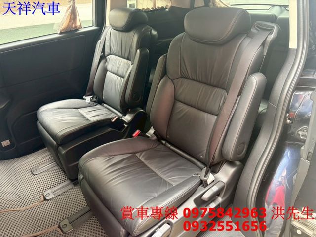 定速 電動椅 電滑門 循跡防滑 恆溫 7人座大空間 喜歡電話洽詢天祥汽車 0975-842963。  第10張相片