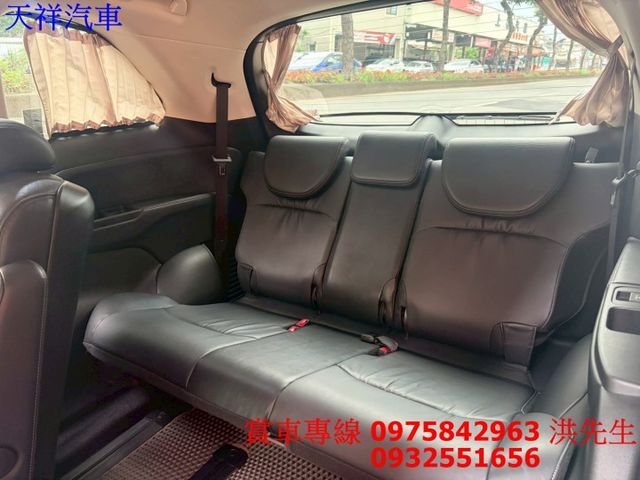 定速 電動椅 電滑門 循跡防滑 恆溫 7人座大空間 喜歡電話洽詢天祥汽車 0975-842963。  第11張相片