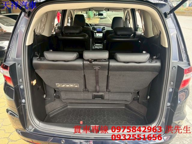 定速 電動椅 電滑門 循跡防滑 恆溫 7人座大空間 喜歡電話洽詢天祥汽車 0975-842963。  第16張相片