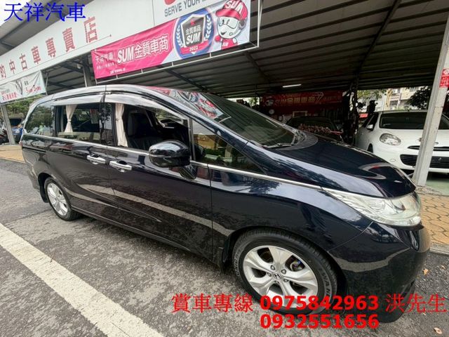 定速 電動椅 電滑門 循跡防滑 恆溫 7人座大空間 喜歡電話洽詢天祥汽車 0975-842963。  第20張相片