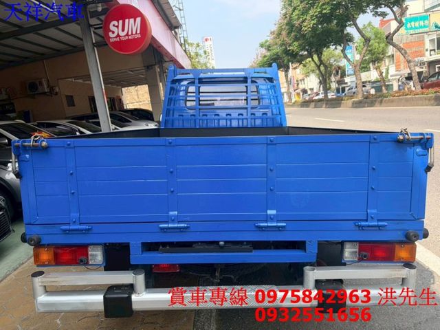 17得利卡 賺錢好幫手 僅跑7萬多 可全貸 車況極佳 喜歡電話洽詢天祥汽車 0975-842963。  第11張相片