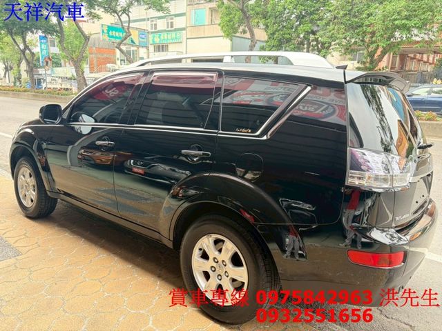 優質休旅 IKEY 定速 恆溫 倒車雷達 車況極佳 喜歡電話洽詢天祥汽車 0975-842963。  第10張相片