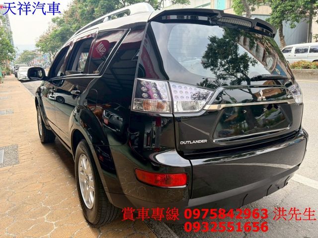 優質休旅 IKEY 定速 恆溫 倒車雷達 車況極佳 喜歡電話洽詢天祥汽車 0975-842963。  第11張相片