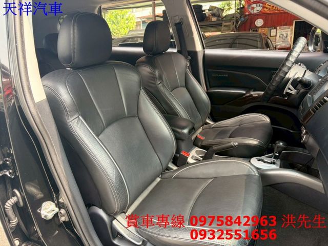 優質休旅 IKEY 定速 恆溫 倒車雷達 車況極佳 喜歡電話洽詢天祥汽車 0975-842963。  第16張相片