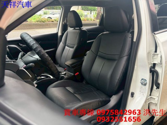 KEY 定速 盲點偵測 駕駛座電動椅 電動尾門 恆溫 天窗車況極佳 喜歡電話洽詢天祥汽車 0975-842963。  第10張相片