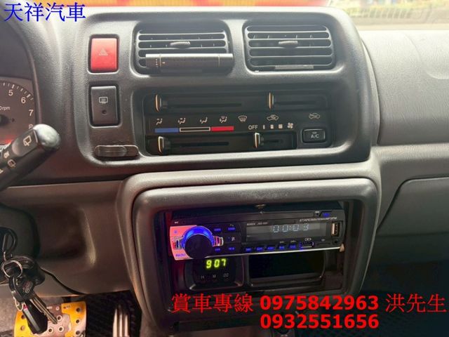 4WD 里程少 上山下海小幫手  車況佳 喜歡電話洽詢天祥汽車 0975-842963。  第7張相片