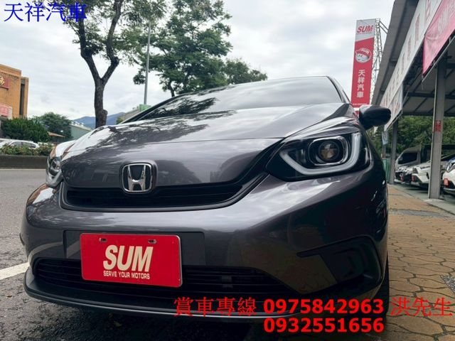 I-KEY 換檔撥片 ACC跟車 倒車顯影 恆溫空調 循跡防滑 車況極佳 喜歡電話洽詢天祥汽車 0975-842963。  第3張相片