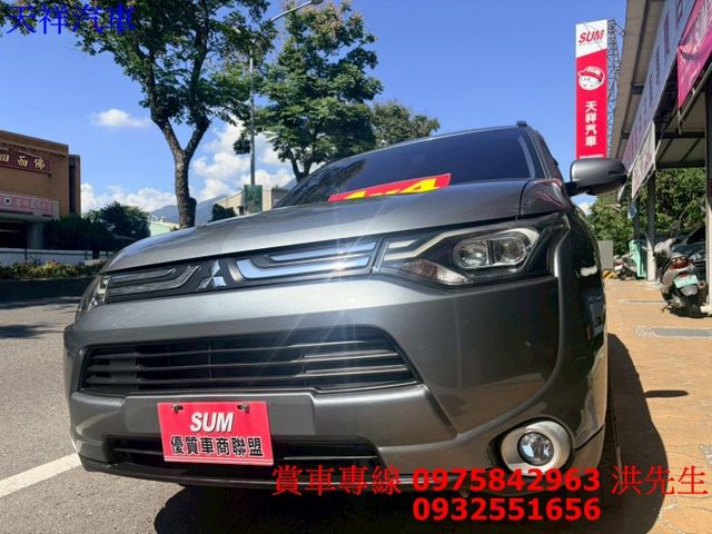 4WD 定速 快撥 恆溫 載人載或超方便 車況極佳 喜歡電話洽詢天祥汽車 0975-842963。  第3張相片