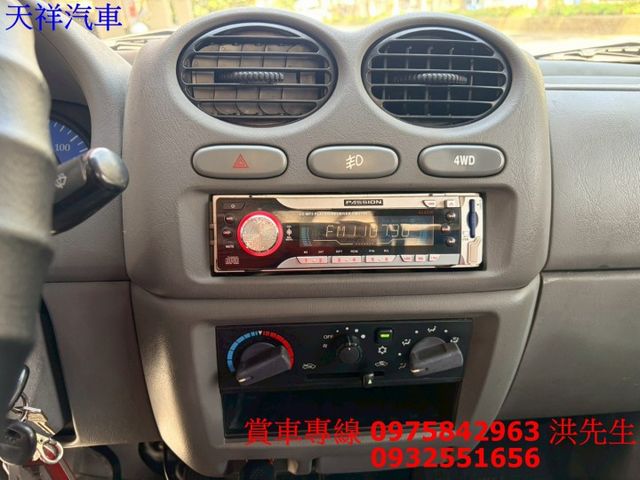 4WD 白鐵斗 後帆布 里程少 便宜小貨車 喜歡電話洽詢天祥汽車 0975-842963。  第7張相片