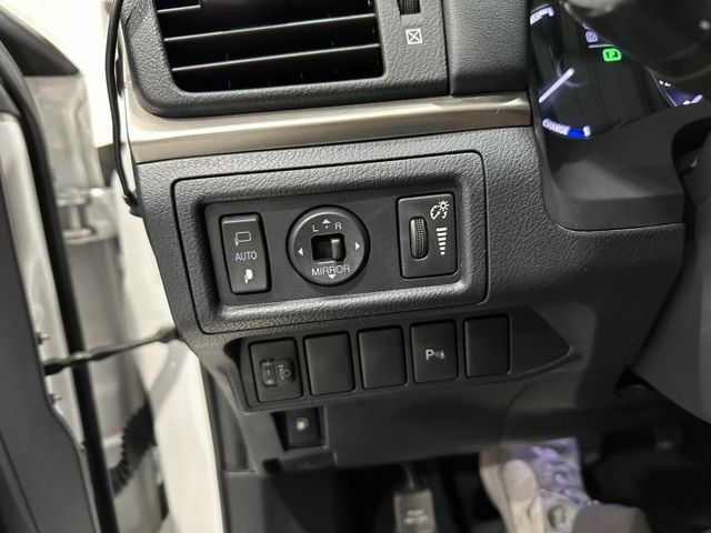 省油進口 油電小車  第7張相片