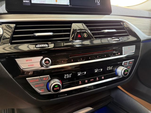 5AT跟車系統 電動尾門 大滿配  第14張相片