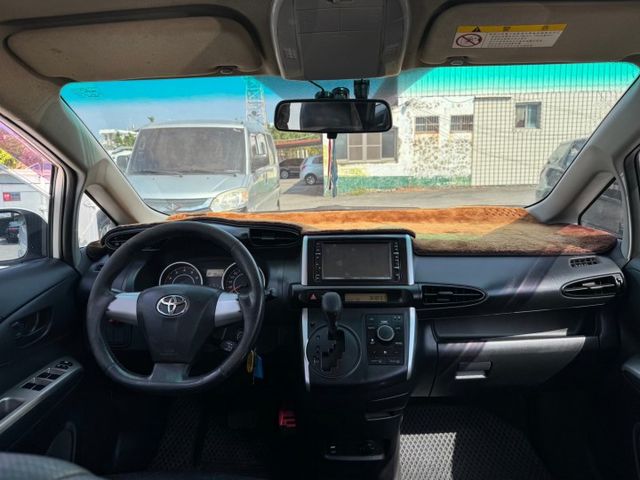 2011年 Toyota WISH 七人座 白  第5張相片